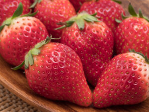 苺のお酒「とちおとめスパークリングワイン」：甘酸っぱい香りが広がる一杯